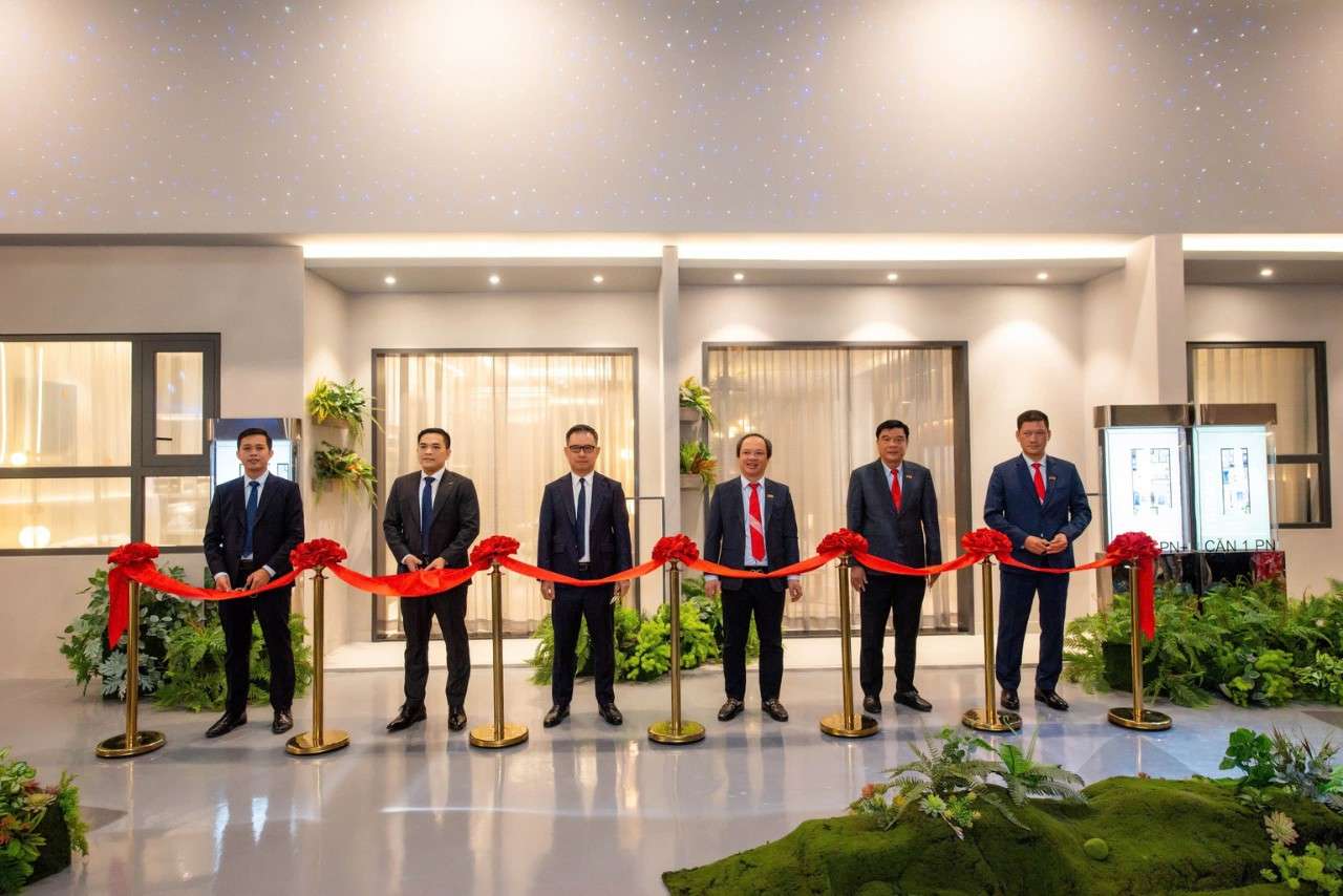 Khai trương nhà mẫu