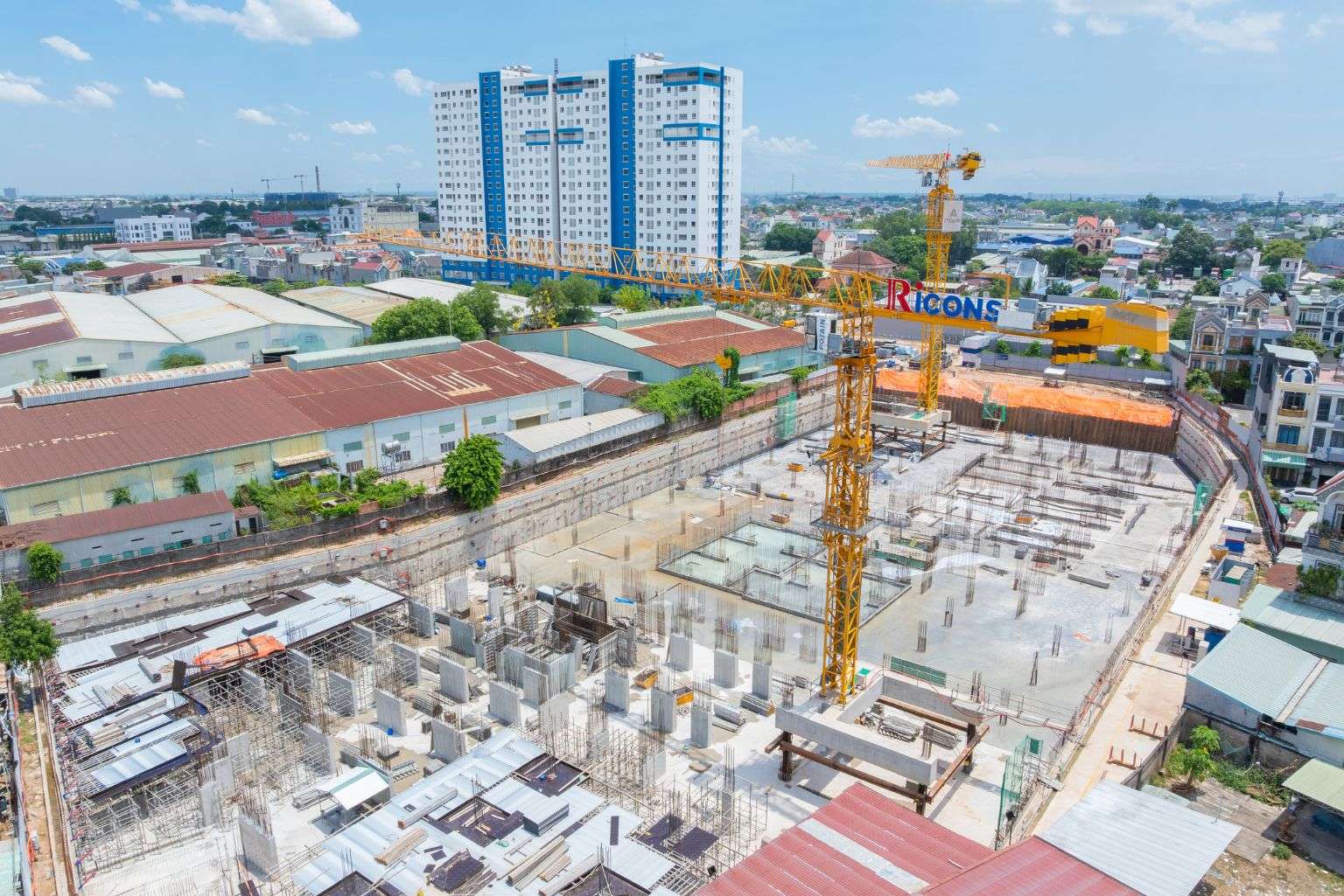 Tháng 4 - 2025