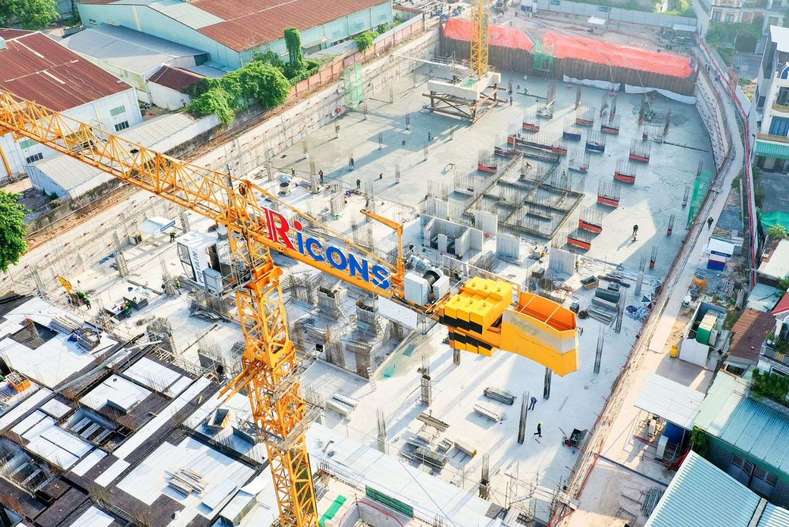 Tháng 4 - 2025