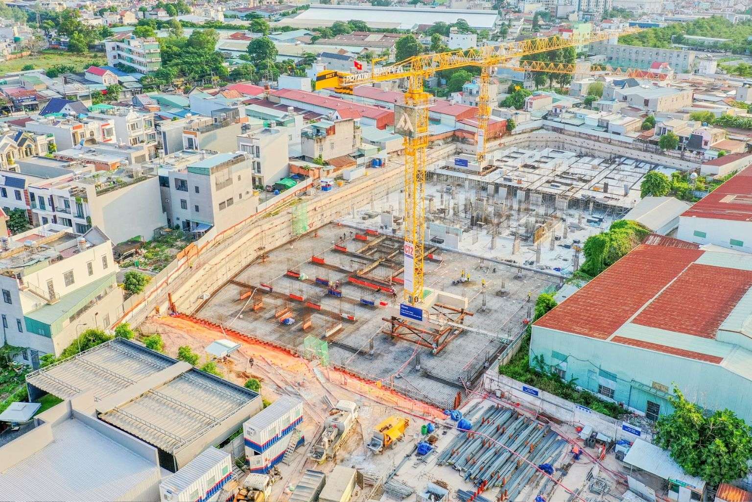 Tháng 4 - 2025