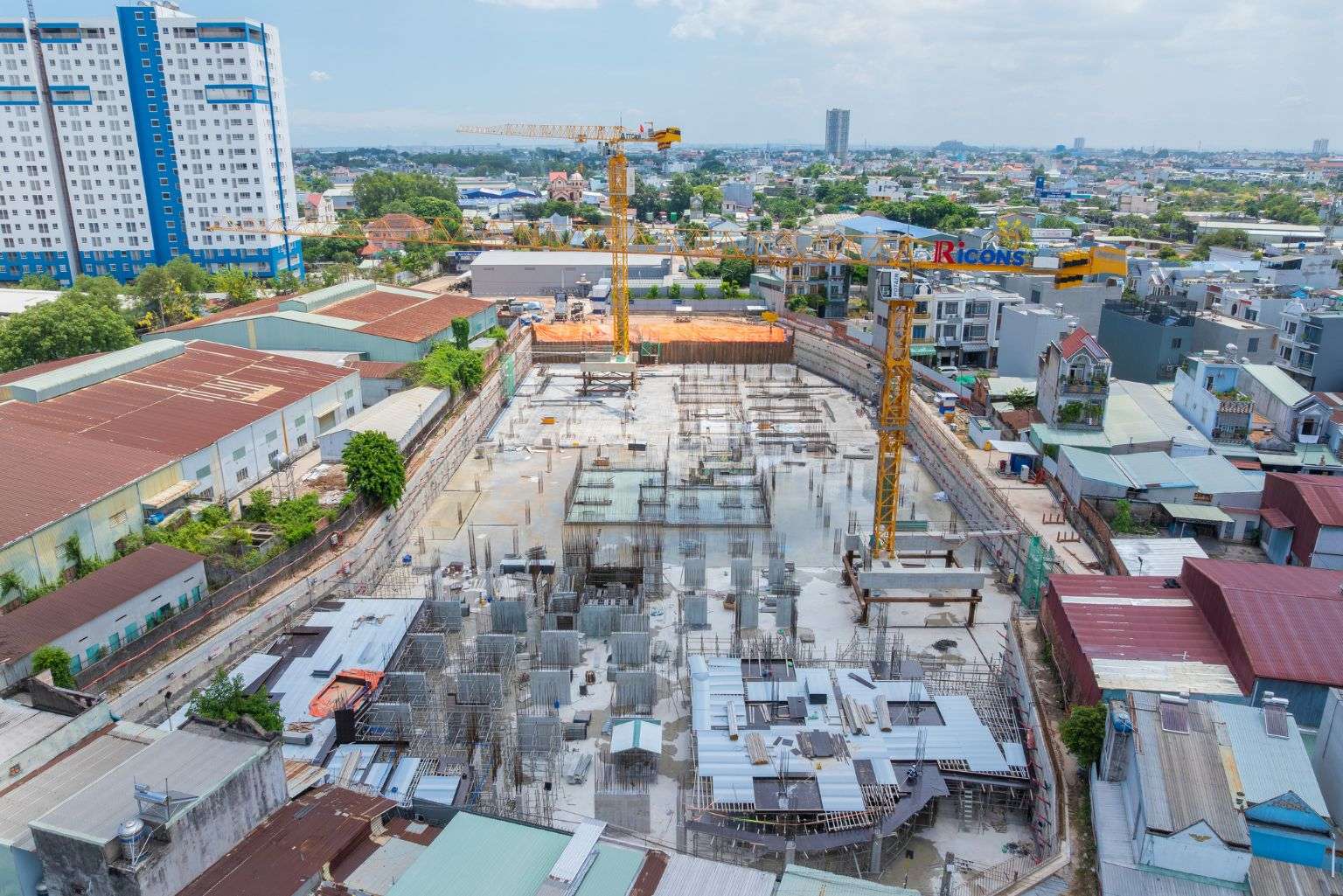Tháng 4 - 2025
