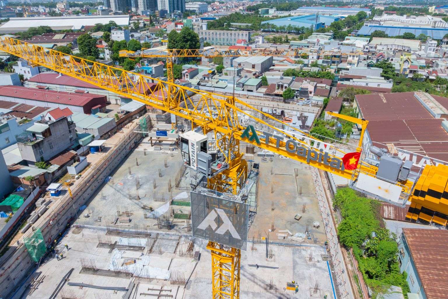 Tháng 4 - 2025